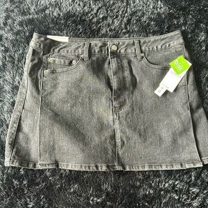 New Tinseltown black mini jeans skirt.